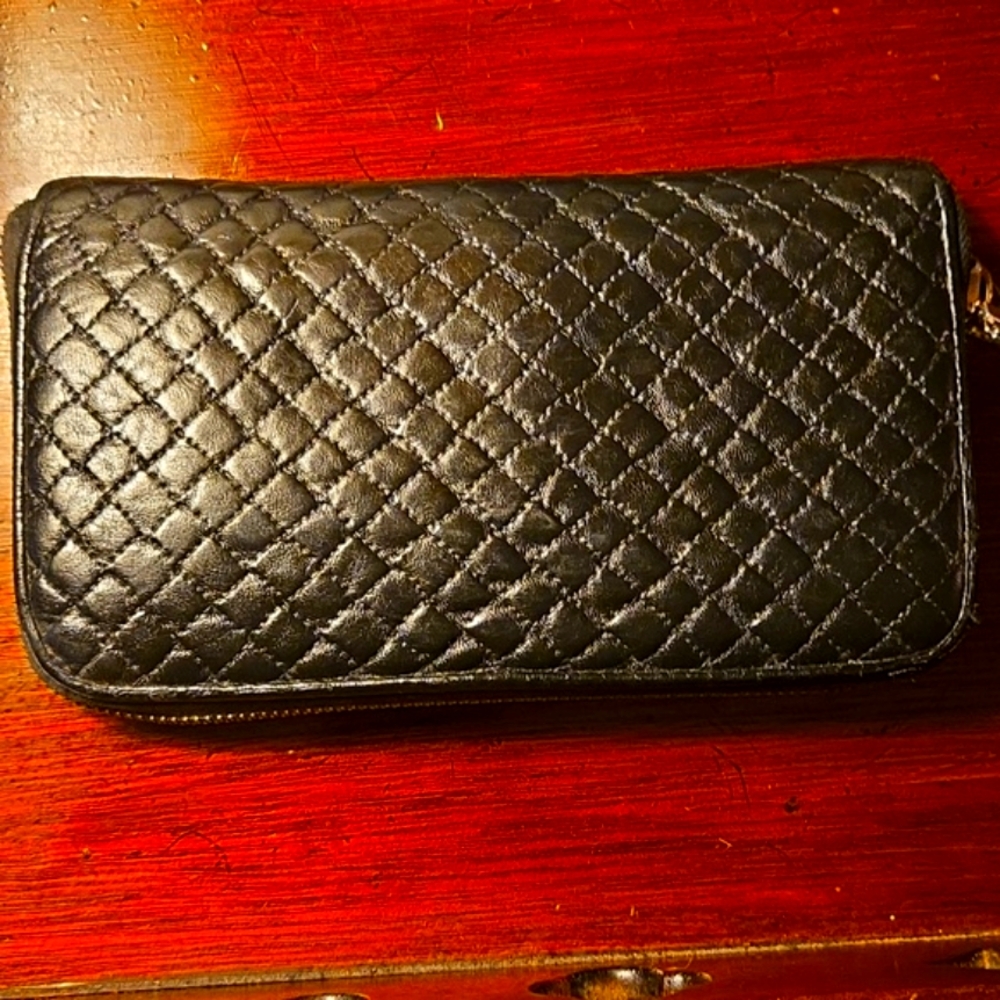 Bottega Venetta Stitched Black Diamond Leather Zippy Wallet